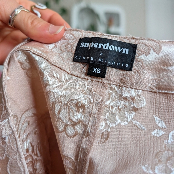 Superdown x Draya Michele pink satin cargo pants - Picture 8 of 10